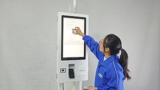 Σταθμός POS με αυτοεξυπηρέτηση πληρωμών 24 ιντσών