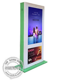 55 ίντσας υπαίθριο ηλεκτρονικό περίπτερο διαφήμισης οθονών επαφής LCD ταινιών συστημάτων σηματοδότησης χωρητικό